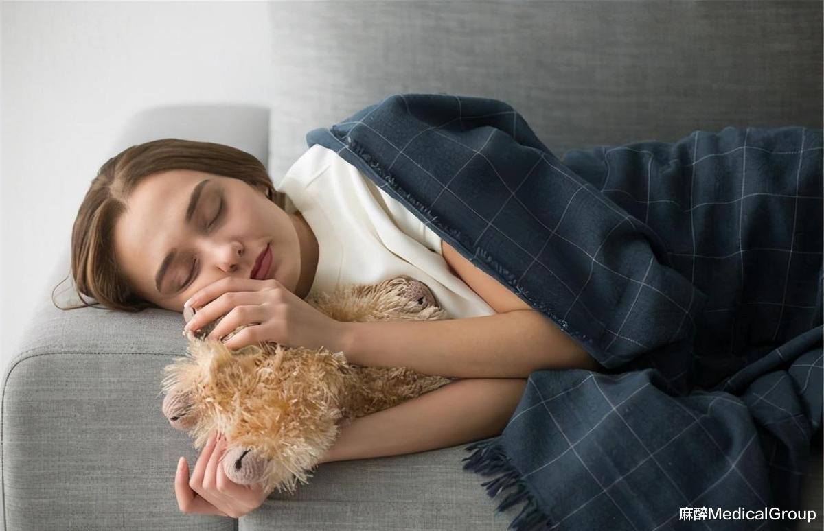 睡眠|睡觉的时候，身体忽然抽搐一下惊醒了，究竟是什么原因？