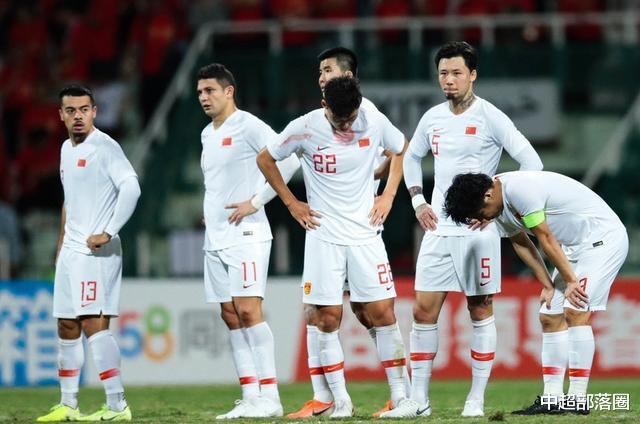 国足|国足重磅好消息!曝又有2名归化球员将入围,锋线秒变亚洲一流