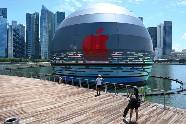 |全世界第一家漂浮在水面上的Apple Store