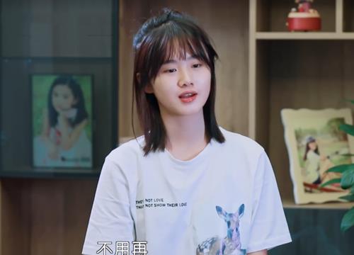 「变形计」《变形计》富家女穿名牌来农村,得知衣服价格后,网友:买不起!