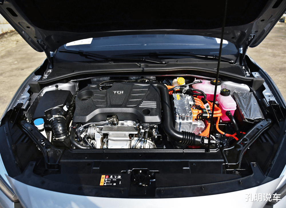 马力|更便宜的性能车来了，305马力的带尾翼轿跑！不比思域香吗？