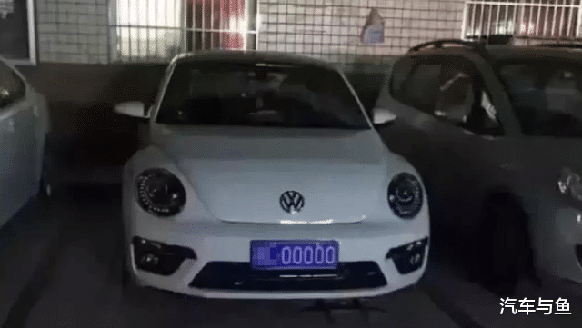 豹子号|女车主摇到“豹子号”，看清后却一脸尴尬：这咋开出去啊？