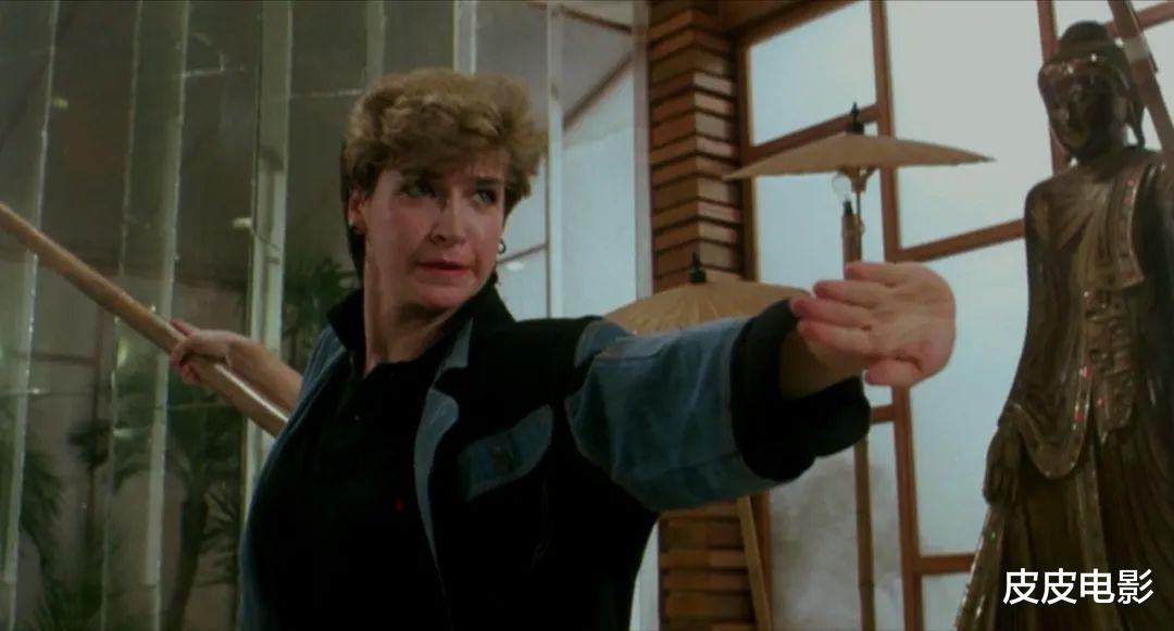 钢铁侠|为捧杨紫琼做明星,亿万富豪买下洪金宝公司,一部港片经典诞生了