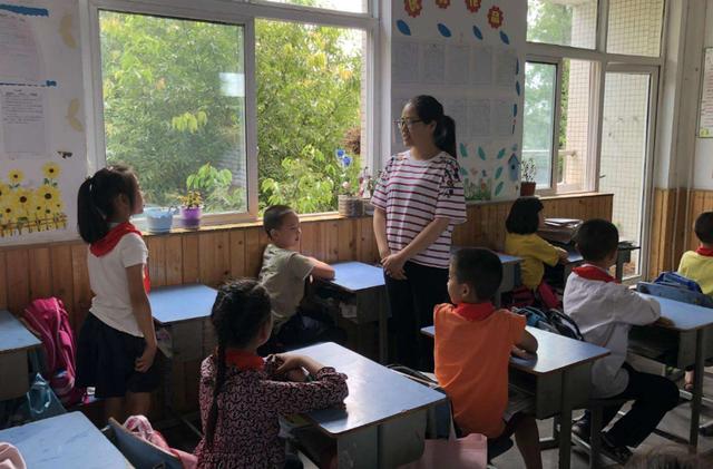 『考试』小学生因名字足足有103笔，在考场哇哇痛哭，监考老师看后也懵了