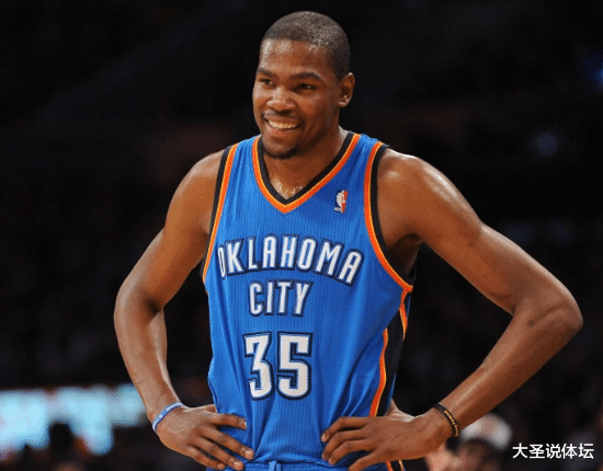 詹姆斯·哈登▲NBA现役最难打破的十大纪录上篇，勇士队3人上榜，哈登创下历史