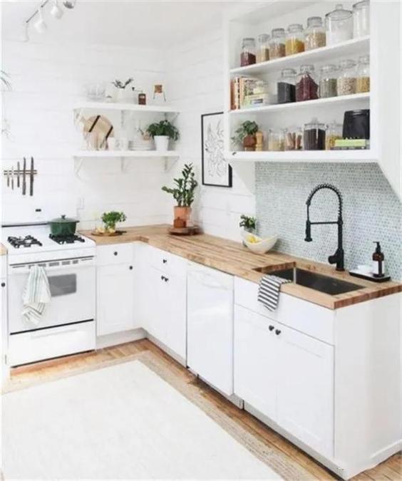 ▲老公要在厨房边上打斜边柜，简直在浪费钱，入住后才知道那么好用