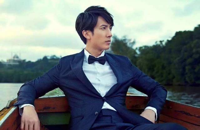 |吴尊晒出自己住的房子,内部装修像平板房,几乎一点装饰都没有
