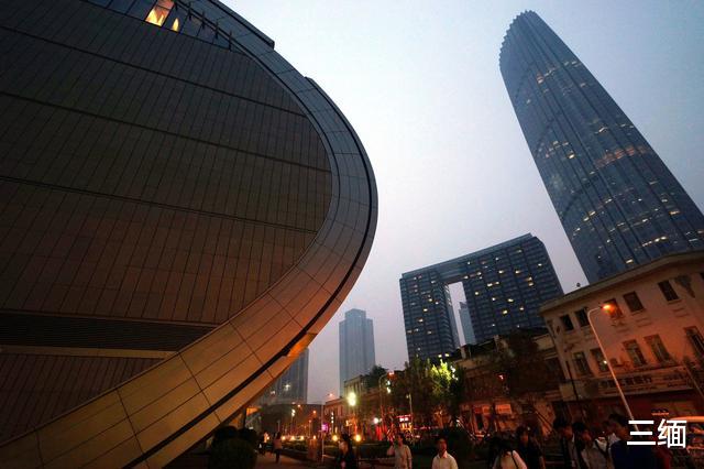 投资商铺有方法，通过“三从原则”，慧眼找到生财旺铺