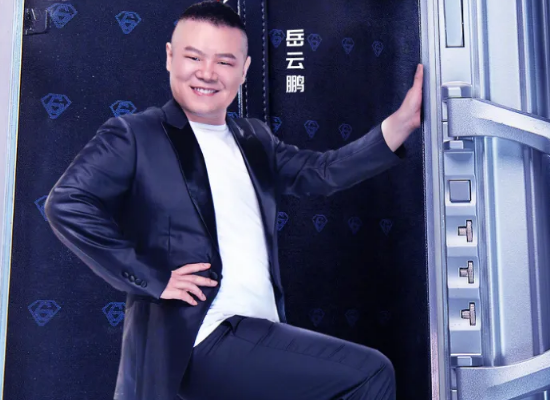 「迪丽热巴」《极6》海报:男成员都穿西装,谁注意热巴穿的啥?节目组有心了