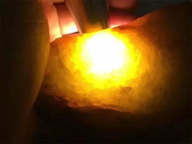 『翡翠手镯』霸气商家6万拿下的翡翠原石,直接切,竟爆出9条紫罗兰翡翠手镯