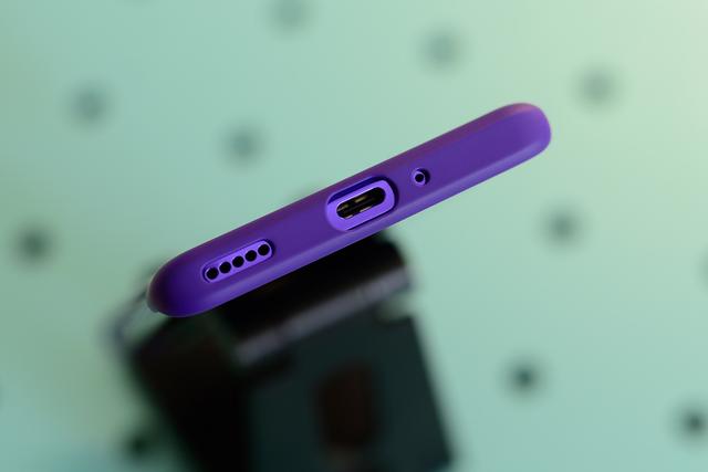 『荣耀30 pro』带有红外传感器孔，荣耀30 Pro配上这款外设颜值不低