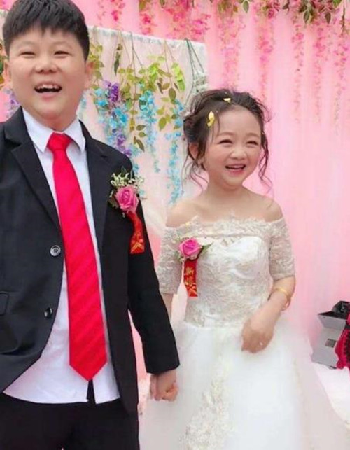 90厘米袖珍女孩嫁175厘米男孩,婚后儿子出生,全家人没了笑容