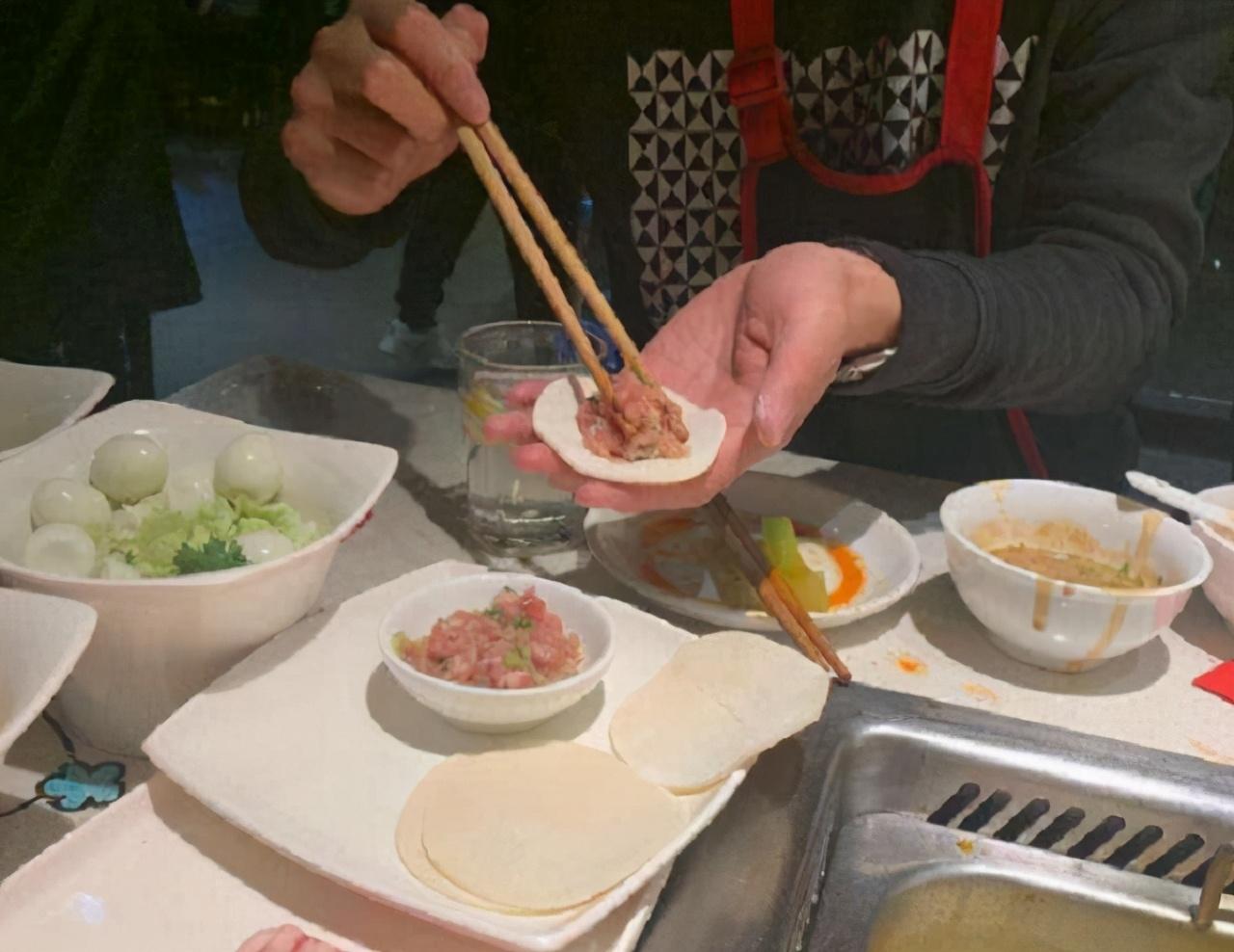 火锅|海底捞“牛肉粒”的吃法令人汗颜!网友:你怕是来做饭的吧!