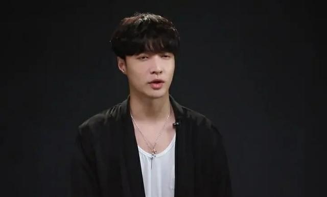 张艺兴@张艺兴最近做了两件事,虽让人无法理解,却也让人看清了他的为人