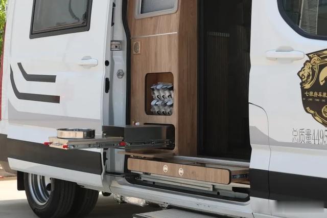 房车|新款V90房车来啦！2.0T很省油水电充足，22.98万夫妻2人用挺不错