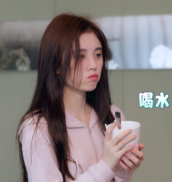 鞠婧祎|鞠婧祎每天起床后都要吃的物品，得知它的功效，范丞丞也求同款