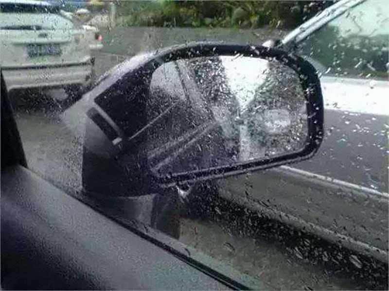 暴雨▲暴雨天开车, 修车师傅六句忠告: 忘关这个功能, 发动机怕是要大修了
