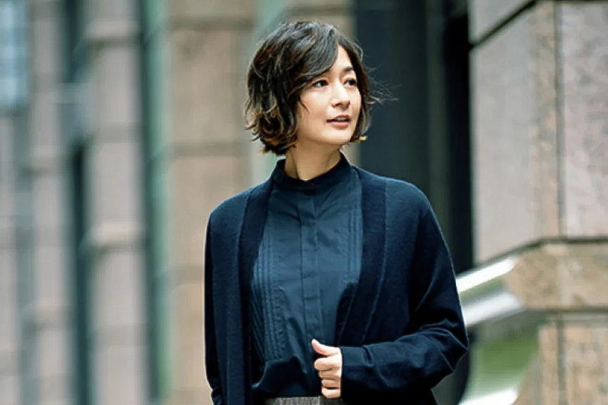 发型|50岁女人最好放弃黑长直吧!这几位漂亮大妈精致短发,优雅又减龄