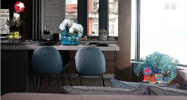 「」夫妻40万买糊涂房，吓退10家装修公司，梦改出手打造180°湖景房