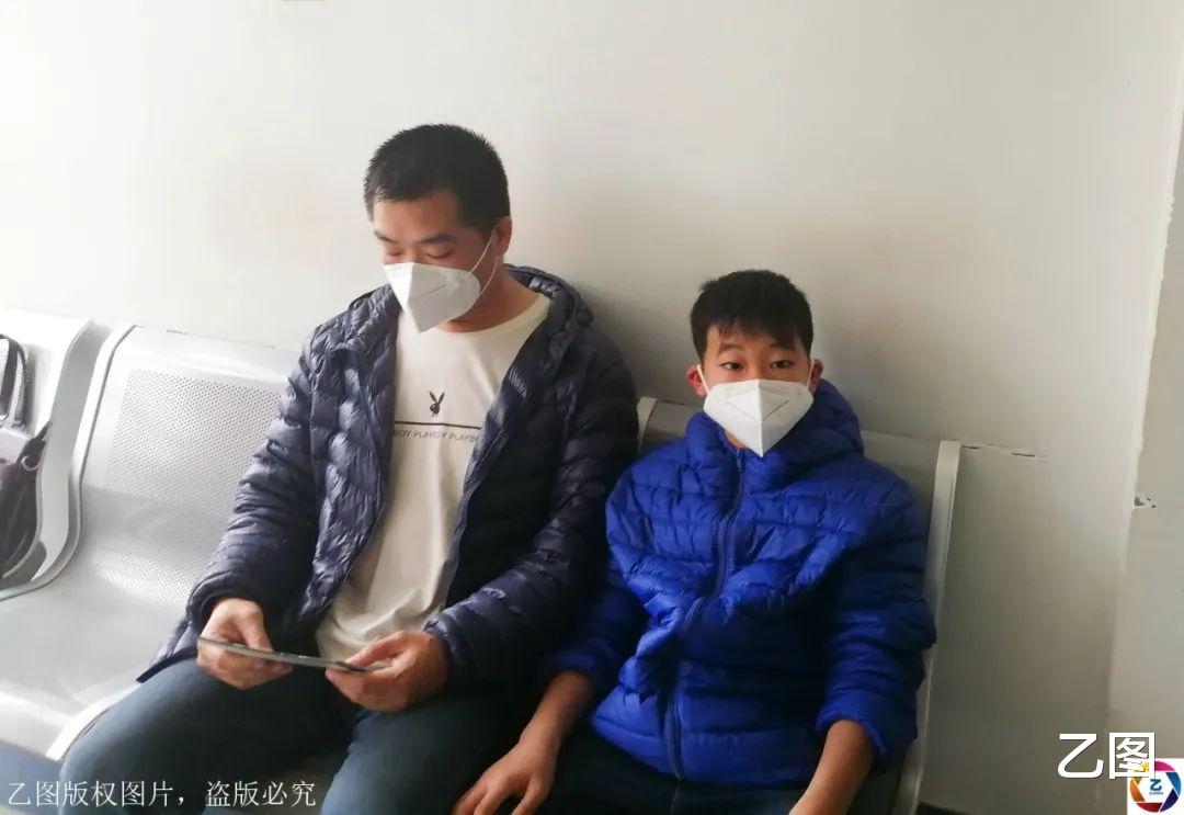 「海螺水泥」儿子女儿先后癌症，妻子要放弃女儿，丈夫用“抓阄”决定救哪一个