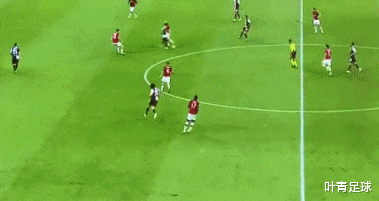 C罗|C罗1次失误，尤文加速崩盘：他陷入包围时，队友却站着看戏