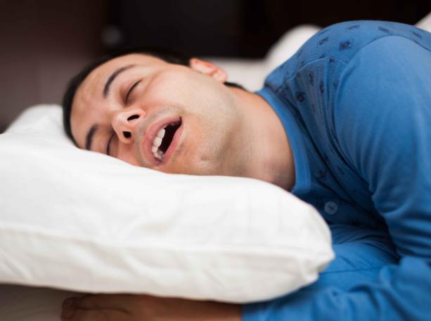 睡眠|男人到了45岁，晚上睡觉没有这4个情况，值得高兴，身体还算不错