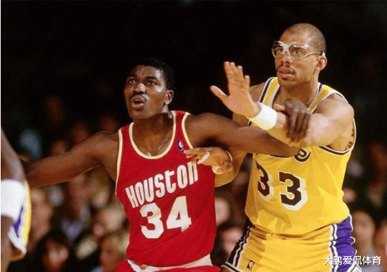 『迈克尔·乔丹』乔丹为啥不是状元？原因很简单，84届再选一万次他也是状元！