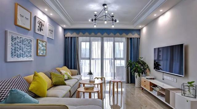 ：第一次见朋友家的装修，进门就被客厅吸引了，效果竟然这么漂亮