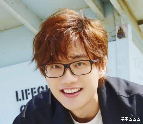 许嵩|国内唯一不混娱乐圈的男歌手，演唱会从不宣传，但每次演出座无虚席