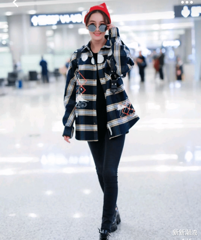 #张馨予#张馨予为显腿长挑战“毒液鞋”，和袜子融为一体后，意外显腿细