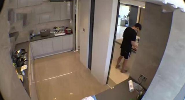 带你看看秋瓷炫在北京的豪宅，夫妻住两层的别墅，平均一人住一层