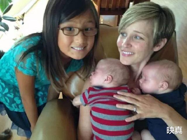 映真|世界首富杰夫·贝佐斯，婚后领养中国弃婴，养女可继承千亿资产