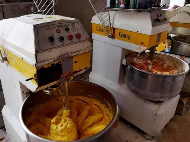 广州日报大洋网|恶心！涉案3000多万，制作窝点就在化粪池边！你家人可能就在买