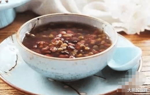 红豆:夏季多喝它轻松扫光体内湿气,成本不到2元,却专治各种“不服“