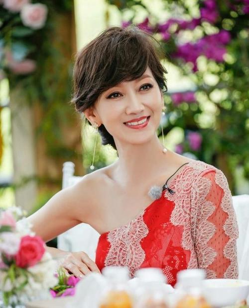 赵雅芝|赵雅芝和刘嘉玲去掉美颜,居然是这样!网友:“冻龄”是骗人的!