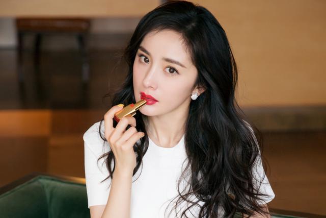 「爽肤水」爽肤水应该“涂”还是“拍”？美容师说出实情，原来我一直做错了