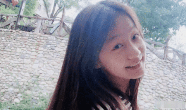 赵薇|赵薇“女儿”长大了!当初全网禁止她整容,如今13岁美到认不出