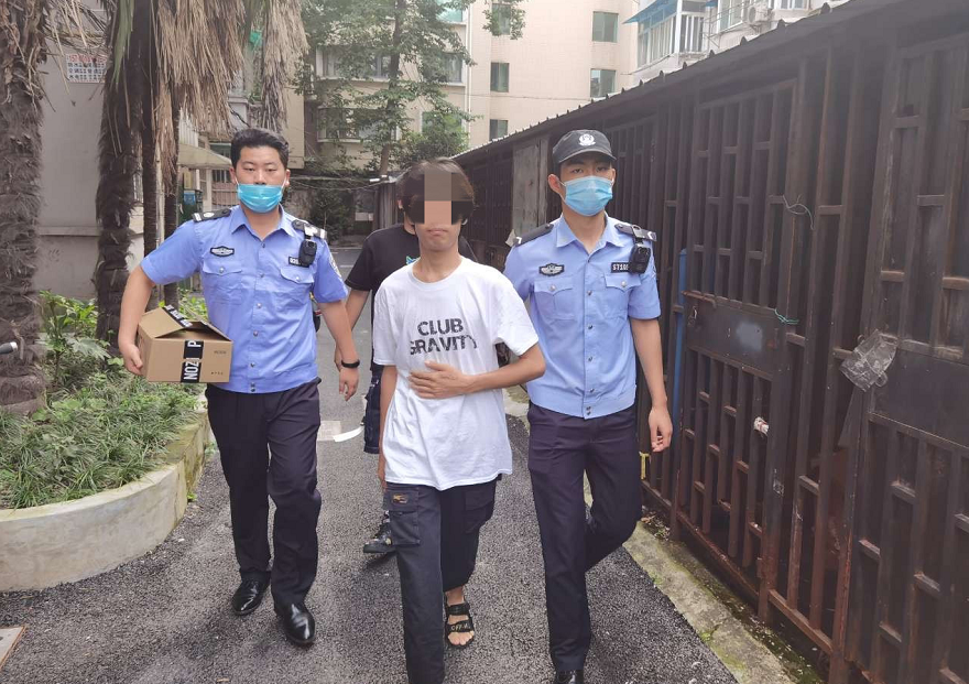 快递|快递车上的限量版球鞋不翼而飞,辅警凭一个小白点5小时破案!