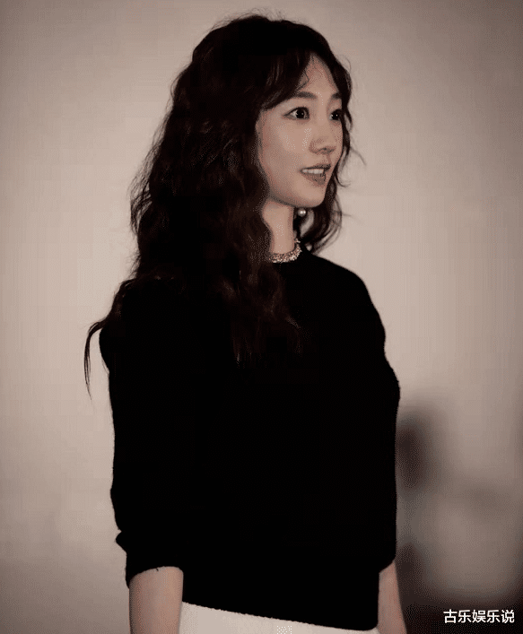 短发@白百何终于不再是短发，换上羊毛卷之后，整个人减龄十岁美炸了！