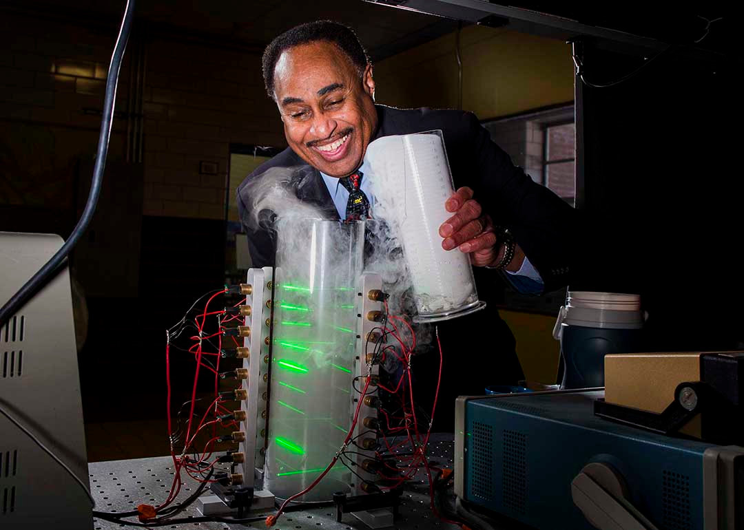 测谎仪|男子自称来自2030年，面对质疑拿出证据，时间穿越真的可行？