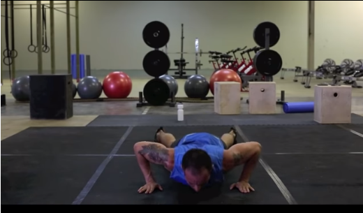 『俯卧撑』别再卧推改练这7个俯卧撑变化式，让你立刻拥有胸大肌