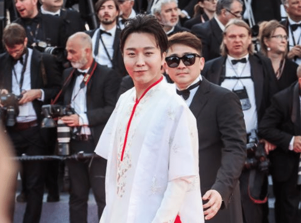 李玉刚|红毯上“丑态百出”的几位明星：李玉刚被保安驱赶，她给中国女演员丢脸！