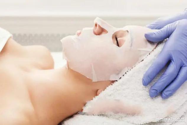 面膜|?敷面膜时，那张塑料纸别扔了，很多女生都丢了，难怪皮肤越敷越干