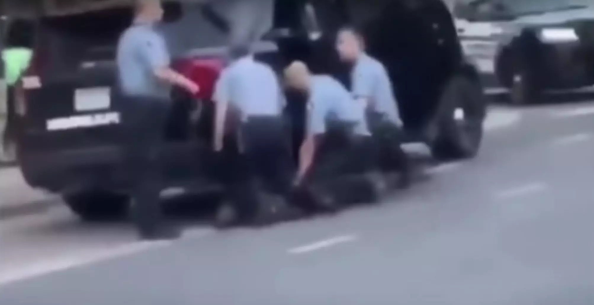 『合肥』美媒曝最新视频 黑人男子同时遭3名警察跪压窒息而死