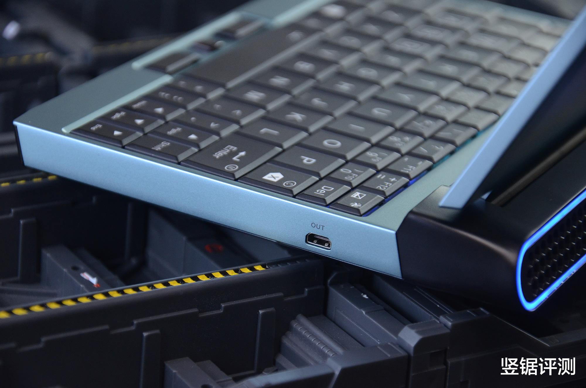 量子计算机|壹号本“7英寸迷你游戏本”图赏：搭载i5处理器，支持5G上网