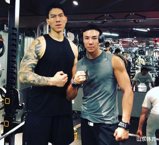 [铁牛]中国篮坛最强壮男人，出生体重仅2公斤，如今130公斤秒杀CBA中锋