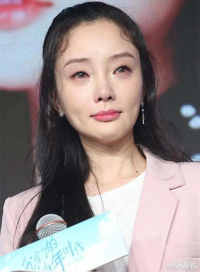 贾乃亮|李小璐深夜发流泪视频,疑似喊话贾乃亮,反问爱会消失吗?