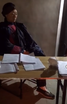 王丽云|65岁王丽云近况曝光，身材臃肿不修边幅，生活节俭背杂牌子包？