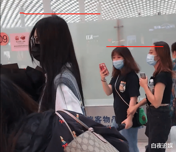 徐藝洋現身機場，跟粉絲站一起時，171cm的身高我信瞭-圖8