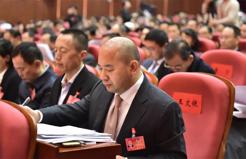 乳业 中国神秘的千亿富豪，坐拥全球20余座矿山，公司年收入6138亿